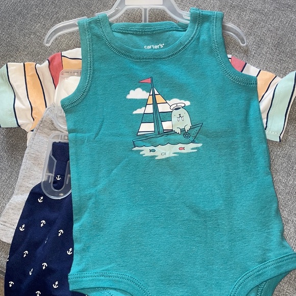 Carter’s 4 Piece Set Infant - Picture 2 of 5